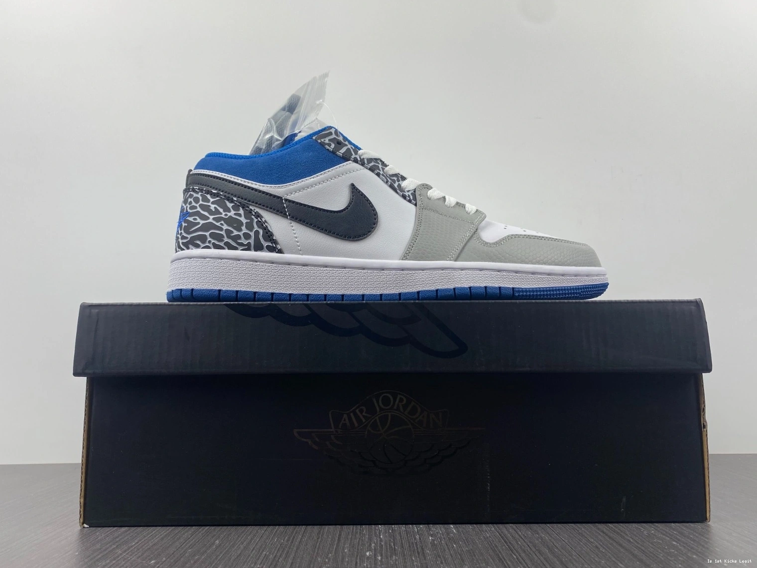 DM1199-140 True Jordan Low Blue 1 Air 0206